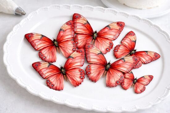 Ēdami vafeles TAURIŅI 73